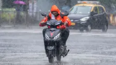 मुंबईत मुसळधार पाऊस