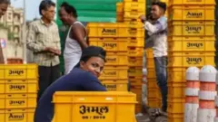 అమూల్ కంపెనీలో పెద్ద ఎత్తున ముస్లిం ఉద్యోగులను తొలగించారని సోషల్ మీడియాలో ప్రచారం జరిగింది