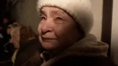 우크라이나 침공: 러시아의 공습에도 키이우를 떠날 수 없는 사람들