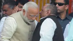 નરેન્દ્ર મોદી અને મુલાયમસિંહ