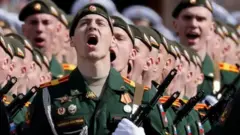 ทหารรัสเซียสวนสนาม