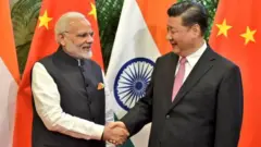 शी जिनपिंग के साथ नरेंद्र मोदी
