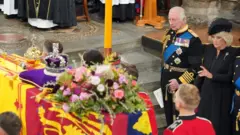 장례식에 참석한 찰스 국왕