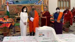 ভুটান সরকারের হাতে ভ্যাক্সিন উপহার তুলে দিচ্ছেন ভারতের রাষ্ট্রদূত