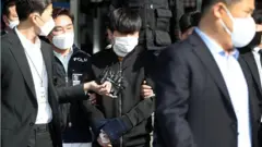 스토킹하던 여성과 일가족을 살해한 혐의를 받는 김태현이 가족에 대한 범행은 "우발적 살인"이라는 주장을 이어갔다