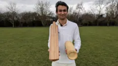 বাঁশের ব্যাট হাতে ড. ডার্শিল শাহ।