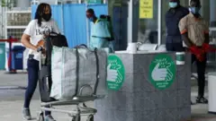 Les aéroports de la capitale Abuja et le centre commercial de Lagos ont repris leurs activités
