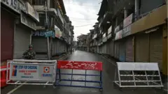 রাস্তাঘাট দোকানপাট সব বন্ধ