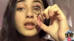 خانم عزیز گفته که قصد او اطلاع‌رسانی درباره بازداشت «مسلمانان بی‌گناه» است