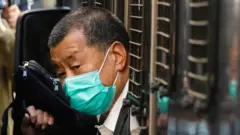 黎智英在囚車押送下抵達香港終審法院出庭（1/2/2021）