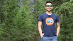 برندون وانگ به دنبال‌کنندگانش در اپلیکیشن شبکه اجتماعی نیونیو اجازه داده است تا در مورد زندگی روزمره او رای دهند