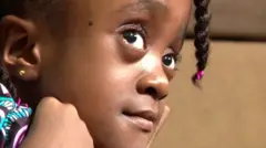 আট বছর বয়সী এফিয়া আয়েয়ি