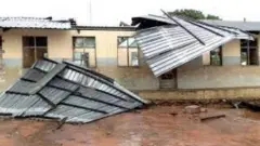 Amabati yavuze ku nzu yasenyutse