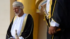 يوسف بن علوي شغل منصب وزير الشئون الخارجية في سلطنة عام لـ23 عاما