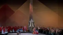 تحظى أوبرا عايدة باهتمام خاص عند عرضها في مصر
