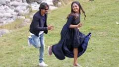 পরিচালকরা বৃষ্টির জনপ্রিয় দৃশ্য ছবিতে রাখতে চাইছেন না