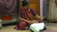 મહિલા