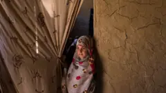بې کوره افغانان