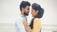 अविनाश आणि कीर्तीने आळंदीला जाऊन लग्न केलं आणि कोर्टातही लग्न केलं होतं.