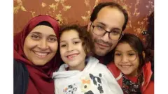 القباني وعلاء مع ابنتيهما
