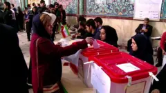 مصاف شورای نگهبان و دولت ایران؛ انتخابات باید به شیوه قبلی برگزار شود