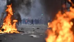 беспорядки в центре Парижа