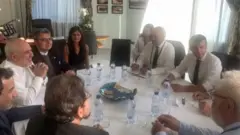 نشر وزير الخارجية الإيراني صورة لزيارته العابرة على وسائل التواصل الاجتماعي