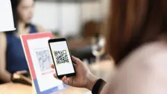 QR குறியீடு மூலம் நடக்கும் மோசடிகள்