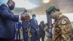 Le président ghanéen en compagnie de Assimi Goita, chef de la junte malienne