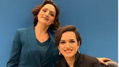 Би-би-си Форс хизмати телебошловчилари Фарноз Қозизода (чапда) ва Раъно Раҳимпур (ўнгда)