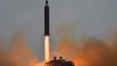 북한이 발사하는 탄도미사일