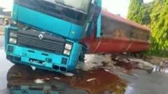 Ọkọ akero naa