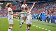 ABD, Fransa'da düzenlenen Dünya Kupası'nda finalde Hollanda'yı 2-0 ile geçerek şampiyon old