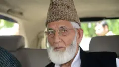 কাশ্মীরের নেতা সৈয়দ আলী গিলানি ৯২ বছর বয়সে মারা গেছেন
