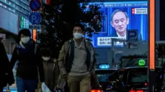 Жапониянын премьер-министри Токио менен анын жака белиндеги аймактарга өзгөчө кырдаал абалын киргизди