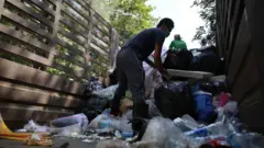 ขยะกำพร้า