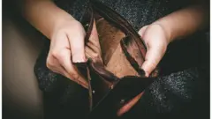 حافظة نقود خاوية