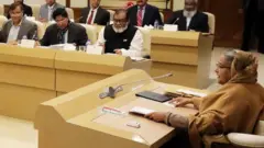 মন্ত্রিসভা বৈঠকে প্রধানমন্ত্রী শেখ হাসিনা।