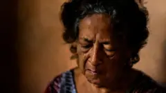 वृद्धांमधली 'ही' लक्षणं शारीरिक नाही मानसिक आजाराची आहेत, हे कसं ओळखायचं?