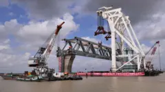 পদ্মা সেতুতে প্রথম স্প্যানটি বসানোর এর এই প্রথম তার কাঠামো দেখা যাচ্ছে