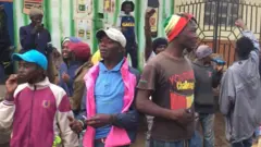 Baadhi ya watu wa kurandaranda mitaani wakisubiri kuhesabiwa