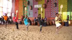 Awọn ọmọde Tiata Foot prints of David