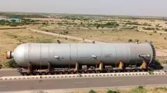 विशाल ट्रक