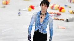 羽生結弦很喜歡小熊維尼玩偶，因為這樣，他的粉絲往往會在他比賽完畢後，把小熊維尼玩偶丟進賽場。