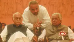 મોદી અડવાણી અને વાજપેયીની તસવીર