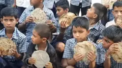 रोटी बनाना सिखाता है ये स्कूल