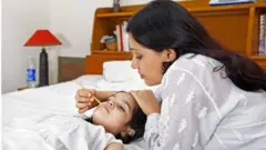 শিশুদের থেকে বড়দের মধ্যে সংক্রমণ ছড়ানোর ঝুঁকি খুব বেশি না বলেও জানান জনস্বাস্থ্য বিশেষজ্ঞরা।