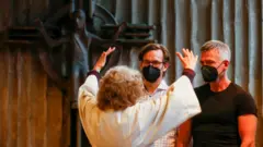 Religion segnet homosexuelle Paare in Köln