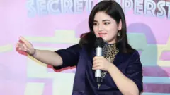 জায়রা ওয়াসিমের জন্ম কাশ্মীরে।