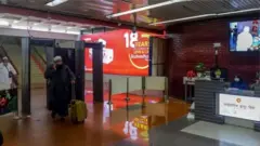 করোনাভাইরাস নিয়ে বিশ্বজুড়ে উদ্বেগ বাড়ছেই। (ঢাকার বিমানবন্দর থেকে তোলা ছবি)